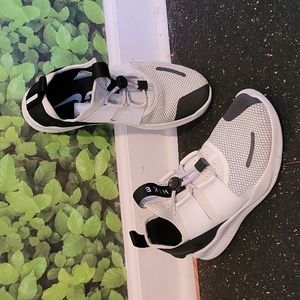 Nike Free Commuter Size 9.5W 8M